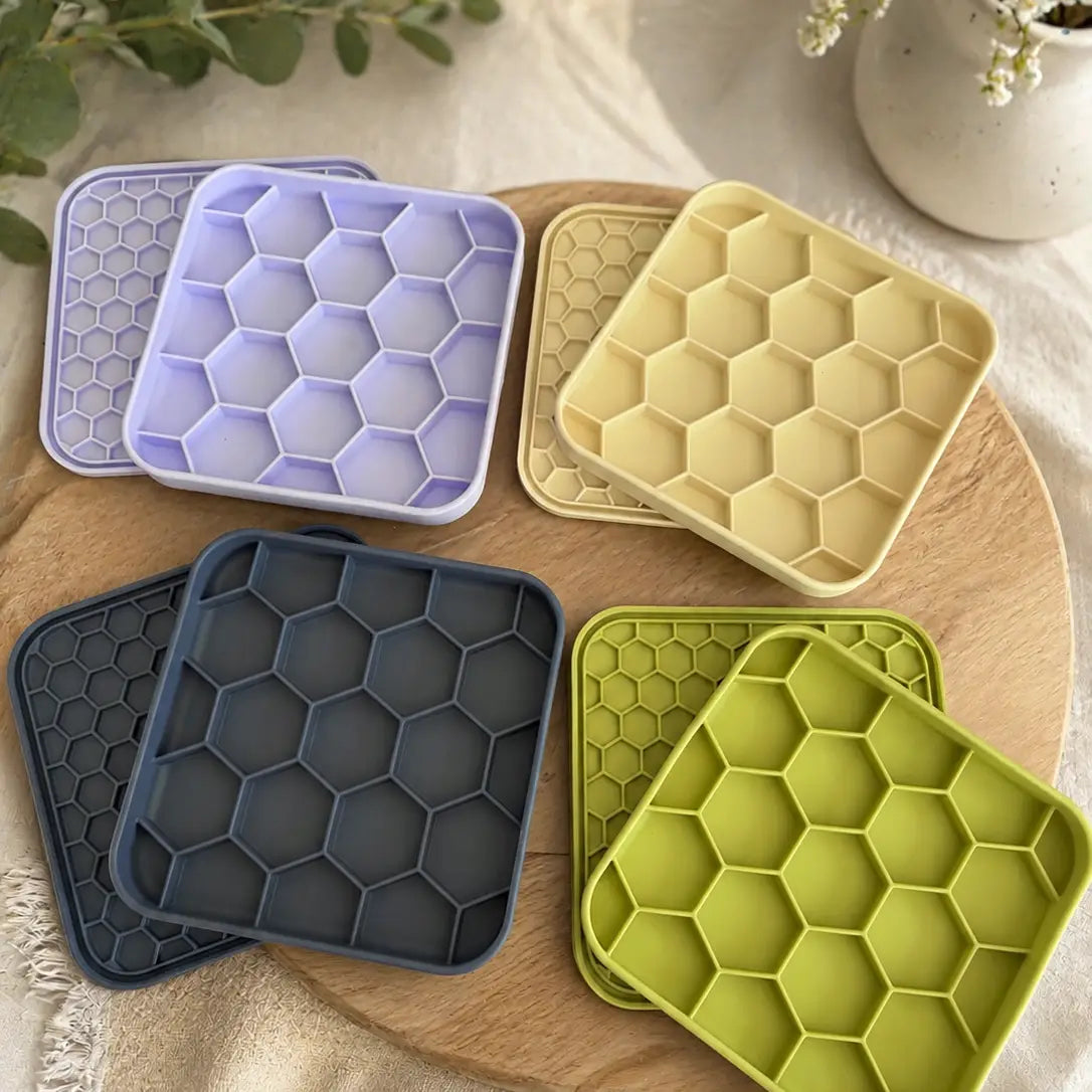 2 in 1 Dual Feeder and Lick Mat Lid
